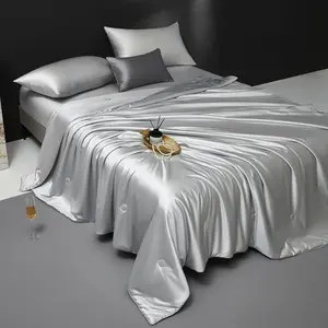 Silk Blanket with 100% Mulberry Silk Filled Summer Air Condition Throw Blanket Lightweight and Ultra Soft Thin Summer Comforter - 200x230cm