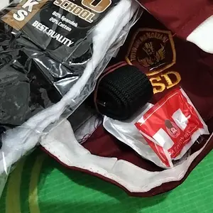 set paket sd // topi merah dasi perempuan kaus kaki dan ikat pinggan sd // topi sd Seragam