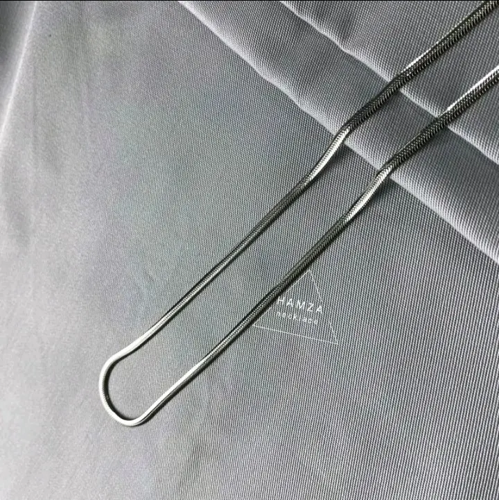 Perhiasan pria Kalung Titanium Belut Gepeng Perak Tipis Warna Putih Anti Air selamanya Elegan 2
