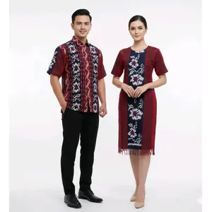SET COUPLE TENUN JEPARA WARNA MERAH GARIS – BAJU PASANGAN UNIK DAN CANTIK, DENGAN BAHAN NYAMAN DAN MOTIF TRADISIONAL UNTUK ACARA RESMI, OUTFIT HARIAN, ATAU HADIAH PASANGAN DRESS WANITA DAN KEMEJA PRIA PESTA