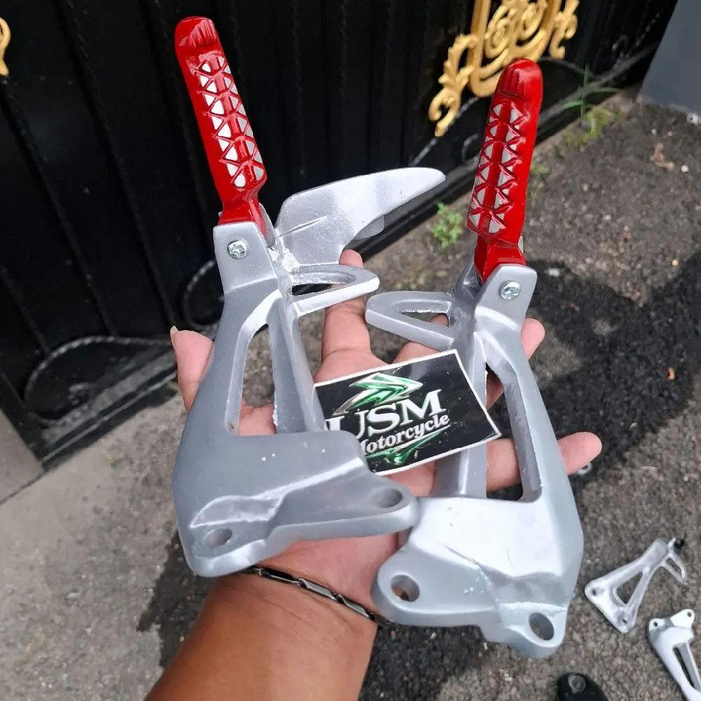 DUDUKAN POSTEP VEGA R NEW POWER + STEP THAILAND APRILIA PIJAKAN KAKI BELAKANG SATU SET (SILVER MERAH)