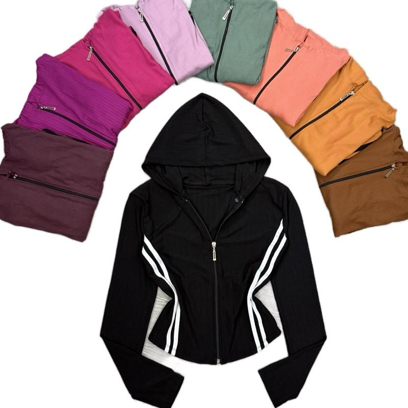 Áo khoác mỏng ủ kem hai sọc V55, tay dài xỏ ngón, có 2 túi trong, phom ôm body