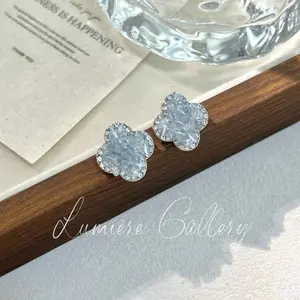 Anting Daun Empat Klasik Vintage Batu Biru - Elegan Mewah Aksesoris