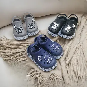 Sandal Baim Anak Laki-Laki Jibbitz Beruang Kaws Crop Cross Cowok Tali Belakang Bahan Karet Anti Slip Size 24-35