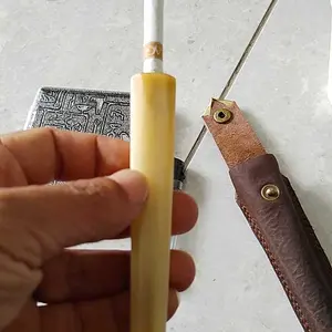 Kerajinan  Dowel tulsap Panjang 14cm dengan Wadah Tas Kulit