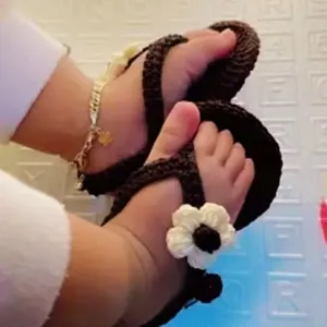 sendal bayi perempuan rajut hias bunga puff Prewalker