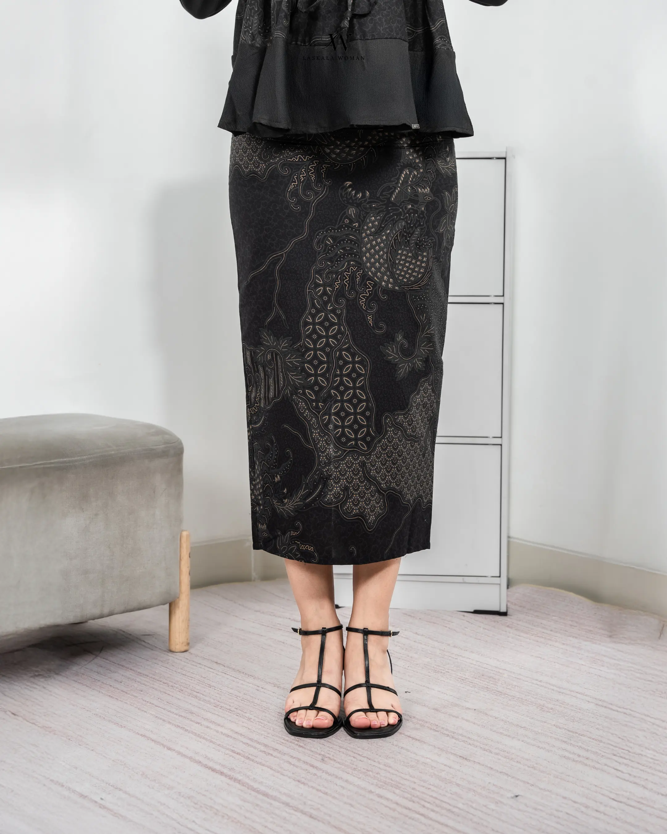 Laskala Woman Nagara Skirt Rok Batik Hitam Panjang