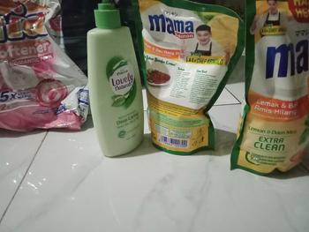 Product Review of Mama Lemon Sabun Cuci Piring Lemon & Daun Mint Refill 680ml x2 from k**🤘 0