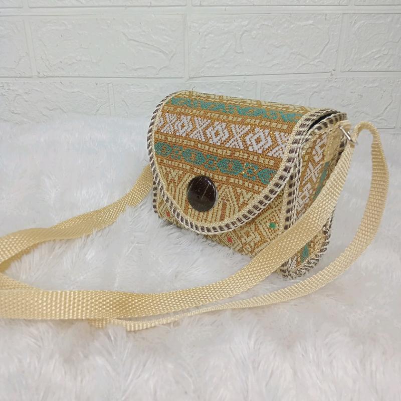 Tas Selempang Model Kodak Mini untuk Wanita dengan Motif Batik