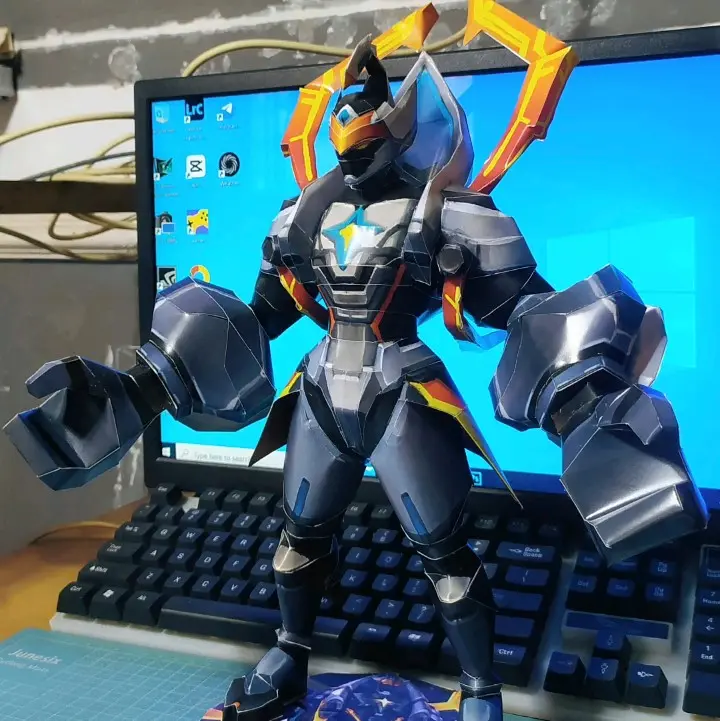 Action Figure Gatot Kaca Sentinel Papercraft Mobile Legends