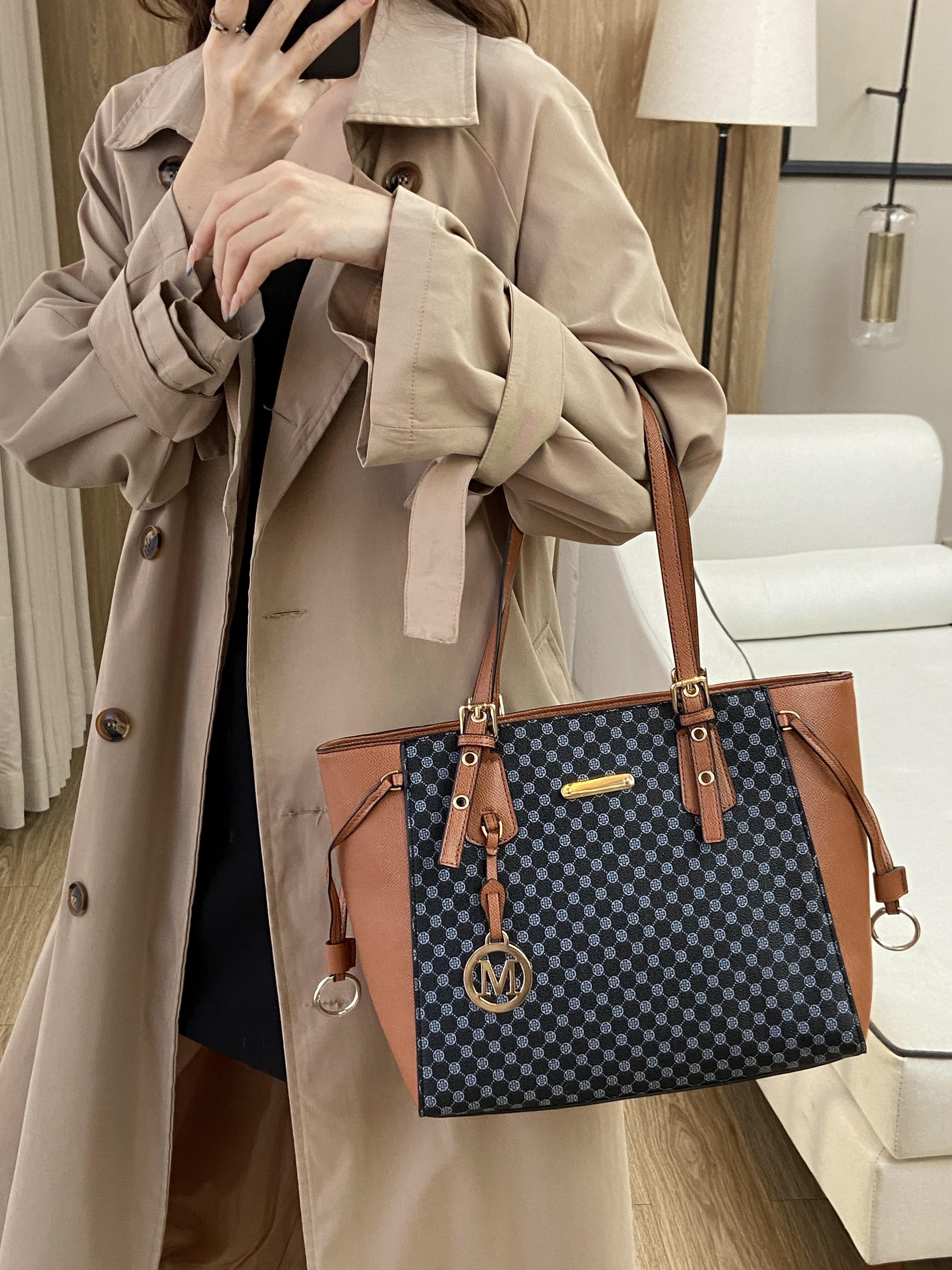 CHIOZND | Midtown Tote - Monogram Two-Tone Klasik tas sling bag tote bag wanita terbaru tas selempang cewek terbaru 2026 tas selempang korean style kuliah/kerja CHIOZND | Midtown Tote - Monogram Two-Tone Klasik tas sling bag tote bag wanita terbaru tas selempang cewek terbaru 2026 tas selempang korean style kuliah/kerja
