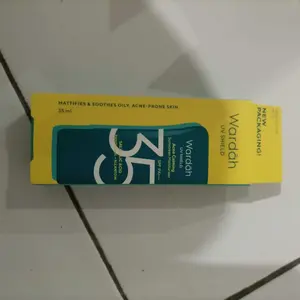 NEW PACKAGING! Wardah UV Shield Acne Calming Sunscreen Moisturizer SPF 35 PA+++ Single, Twinpack, Triple Pack Sunscreen Wajah - Meredakan Jerawat, Ringan, Mudah Meresap Calming and Repair Boosting - Sunscreen Wajah Glowing BPOM - Skincare