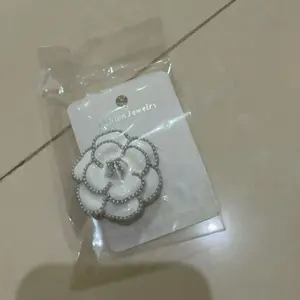Bros Mutiara Handmade Elegan dengan Mutiara Pearl - Aksesoris