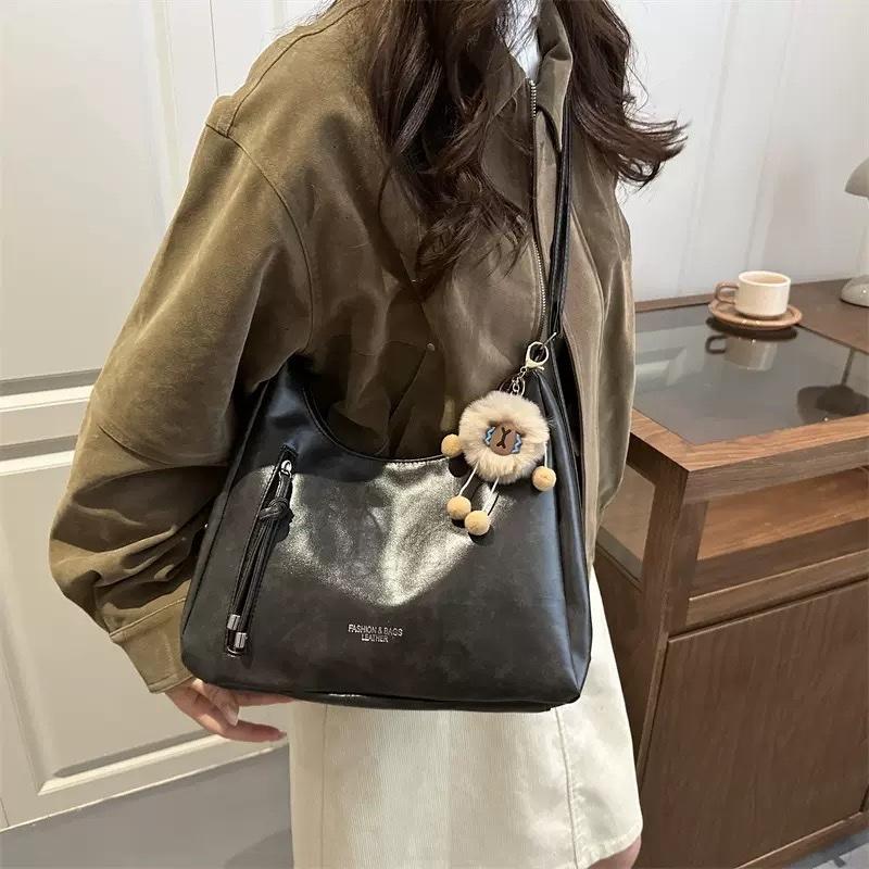 (TẶNG GẤU) Túi xách nữ đeo chéo đeo vai basic trẻ trung túi công sở size 30 kèm charm dễ thương _ TDC008