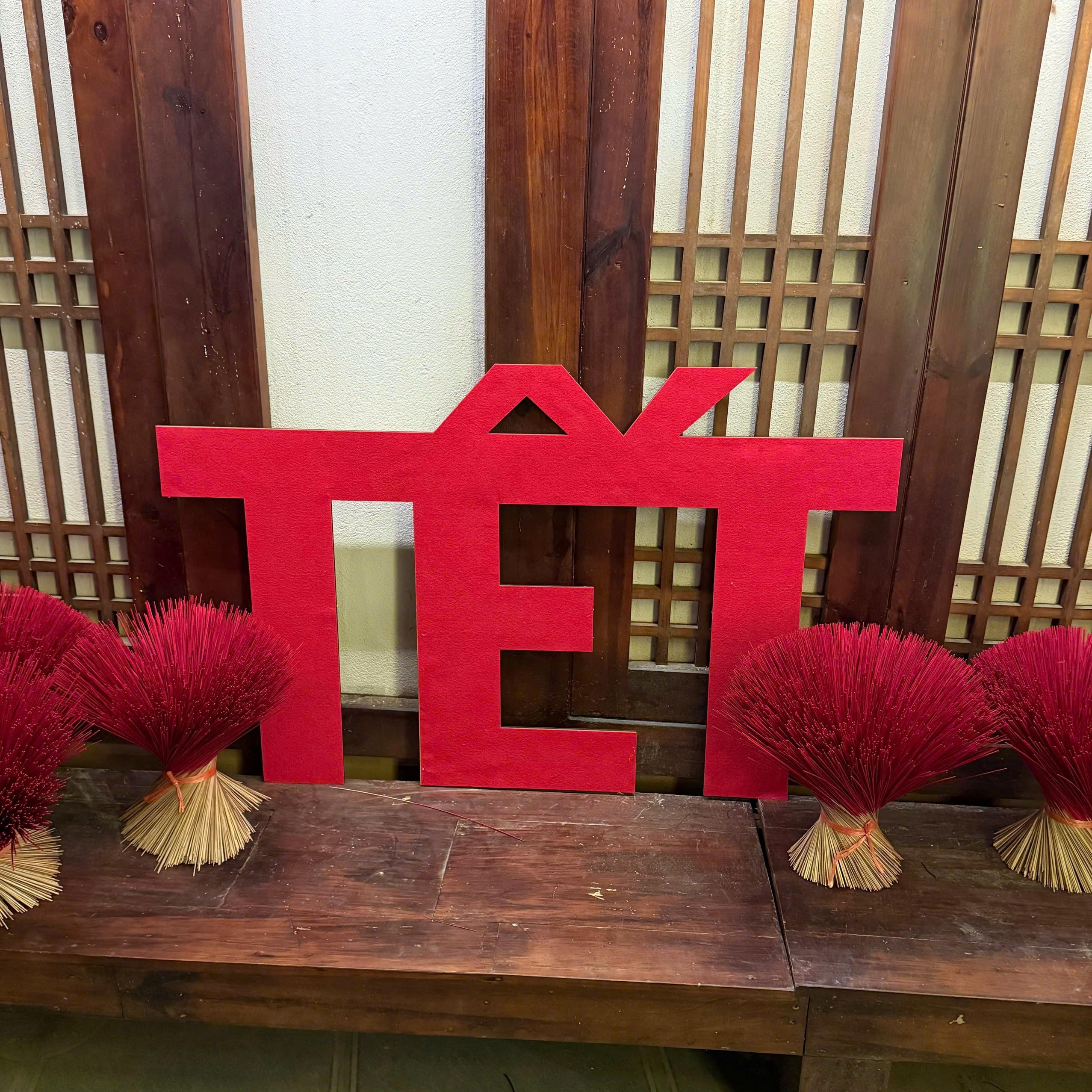 Chữ TẾT 2026 Trang Trí Quán Cafe Quán Ăn Khổ Lớn Bằng Gỗ Ép Dán Nỉ Đỏ