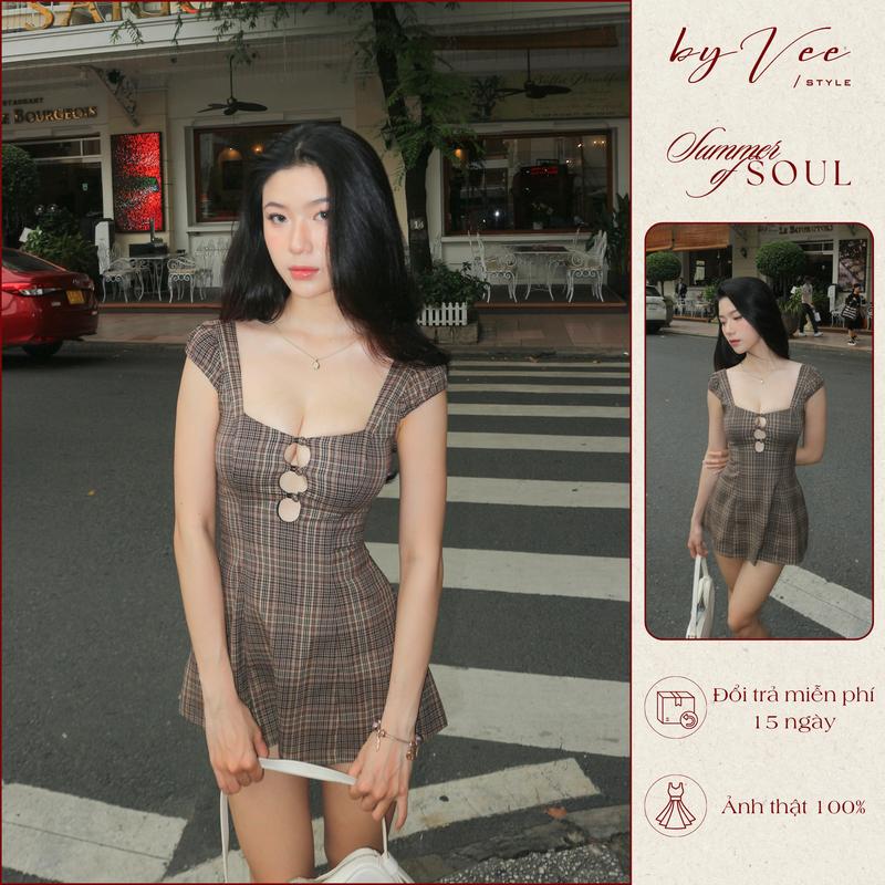 Đầm caro nữ đi biển cổ vuông Indy Dress 3 cúc ByveeStyle