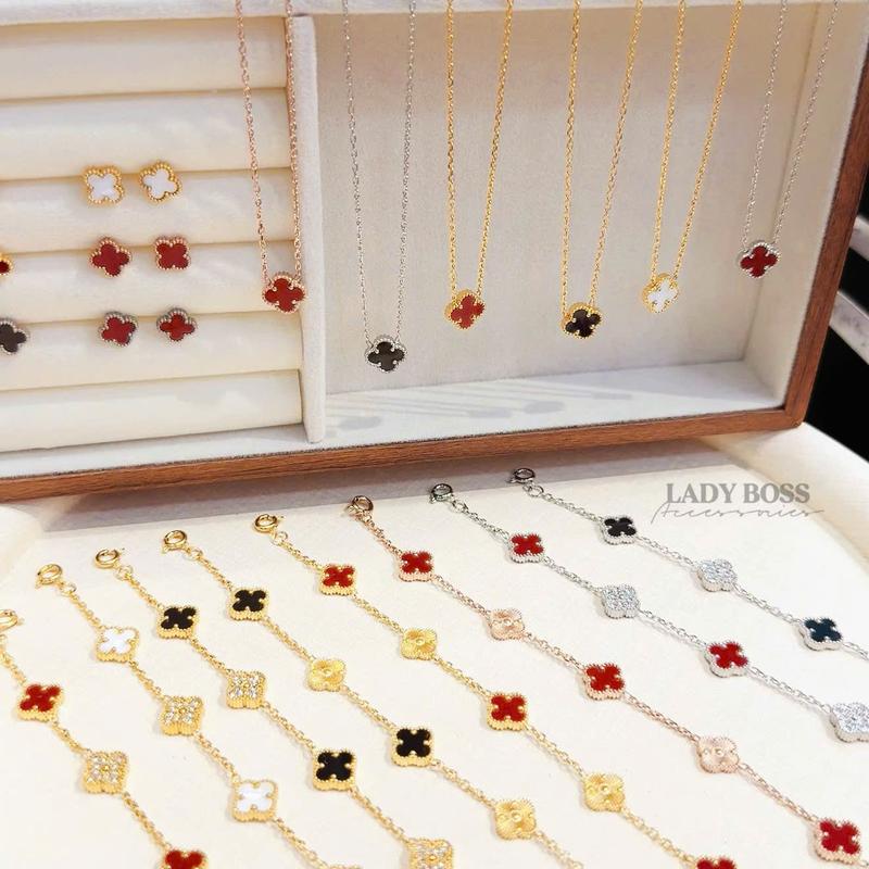 Trọn Bộ 3 Món Set Trang Sức Titan Cỏ 4 Lá Phối Đá Size 1.0cm Hàng Thiết Kế Kèm Hộp Set Phụ Kiện Cỏ Bốn Lá Gồm Bông Tai Lắc Tay và Dây Chuyền Khoá Tròn cho Nữ S286 Lady Boss Accessories