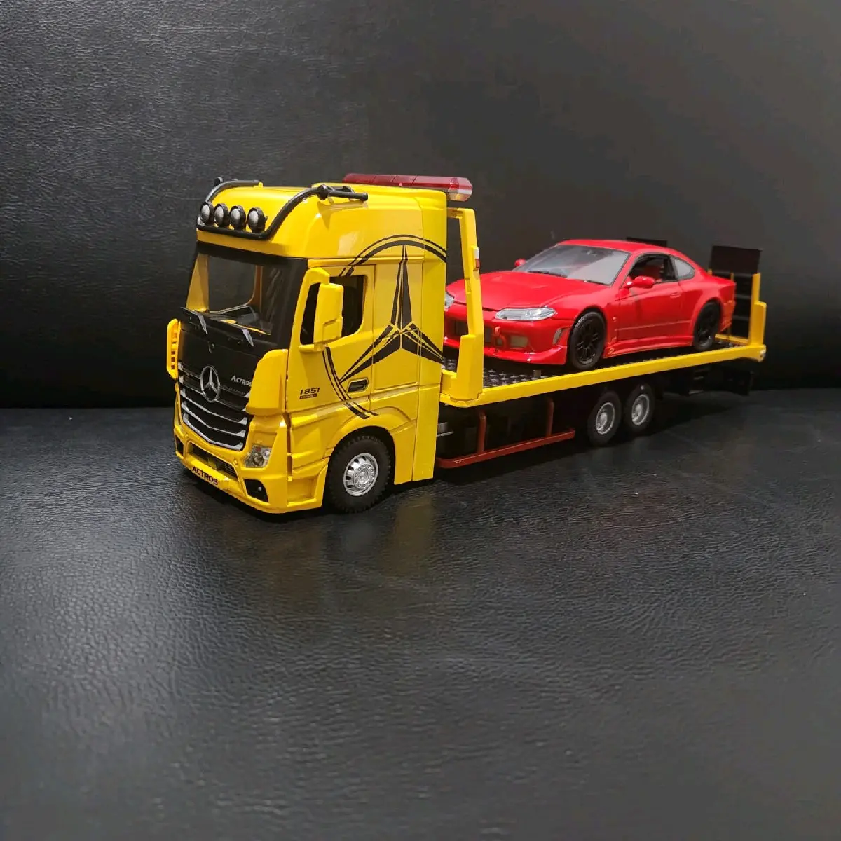 Diecast Truk Mercedes Actros Towing Flatbed 1:24