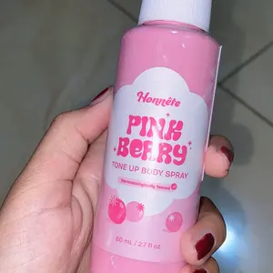 [READY STOCK] Honnete Pink Berry Tone Up Body Spray Mencerahkan Kulit Melembabkan Menghidrasi Sun Protection Wangi Seharian Halal BPOM