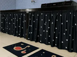 Gorden Kolong Dapur Bawah Meja Kompor Gaya Asia Elegan & Praktis Ukuran 100x70 cm Bahan Katun Lembut Tahan Lama Bonus Tali Dekorasi Motif Swan untuk Tampilan Dapur Minimalis