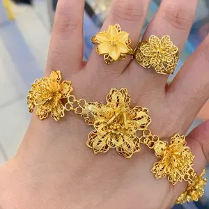 Cincin dan gelang bunga wanita cantik