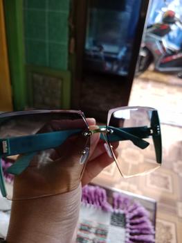 Product Review of TOSERBA Kacamata Warna Gradasi Tanpa Bingkai Oversize Kacamata Gaya Fashion Korea Lensa Hitam Wanita from I**i 1