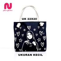 Gambar NISA GALLERI Tote Bag Wanita Hijab Emilia Kekinian Tote Bag Mini Motif Terbaru - Emilia Kecil H dari NISA GALLERI_NEW Kab. Tasikmalaya 1 Tokopedia