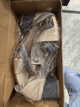 Product Review of Giày sandal gót dày phong cách cổ tích mùa hè 2025 phong cách mới thoải mái và đa năng nhẹ nhàng gót vừa cao gót La Mã khóa cao gót Nữ Nhung from C**e 0