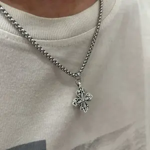 Kalung Titanium Pria Wanita Liontin Trimbal Aksesoris Simple Anti Karat Model Terbaru