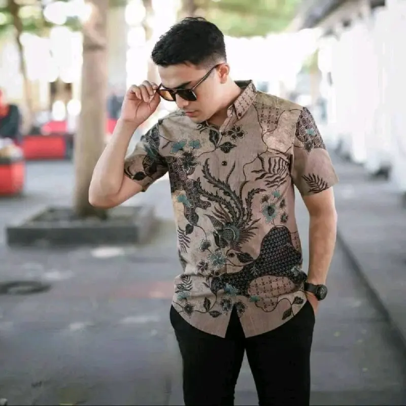 Baju batik pria lengan pendek slimfit reguler premium hem keren motif  Hitam maupun pola Kancing simetris Formal Nyaman Casual Katun 1