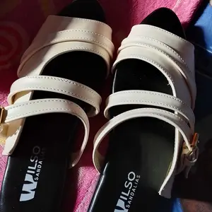 Wilso Sandal Wanita Mules Tali 3 Gesper Aktif Empuk Dan Anti Slip Shoes Sendal Selop Karet Cewek Bahan PU Leather Sol Rubber TPU Outsole Warna Hitam Brown
