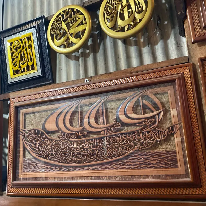 Kaligrafi ayat kursi kapal ukir kayu ukuran 120x65 premium