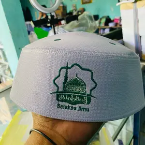 Peci peria dewasa Bintang selaksa