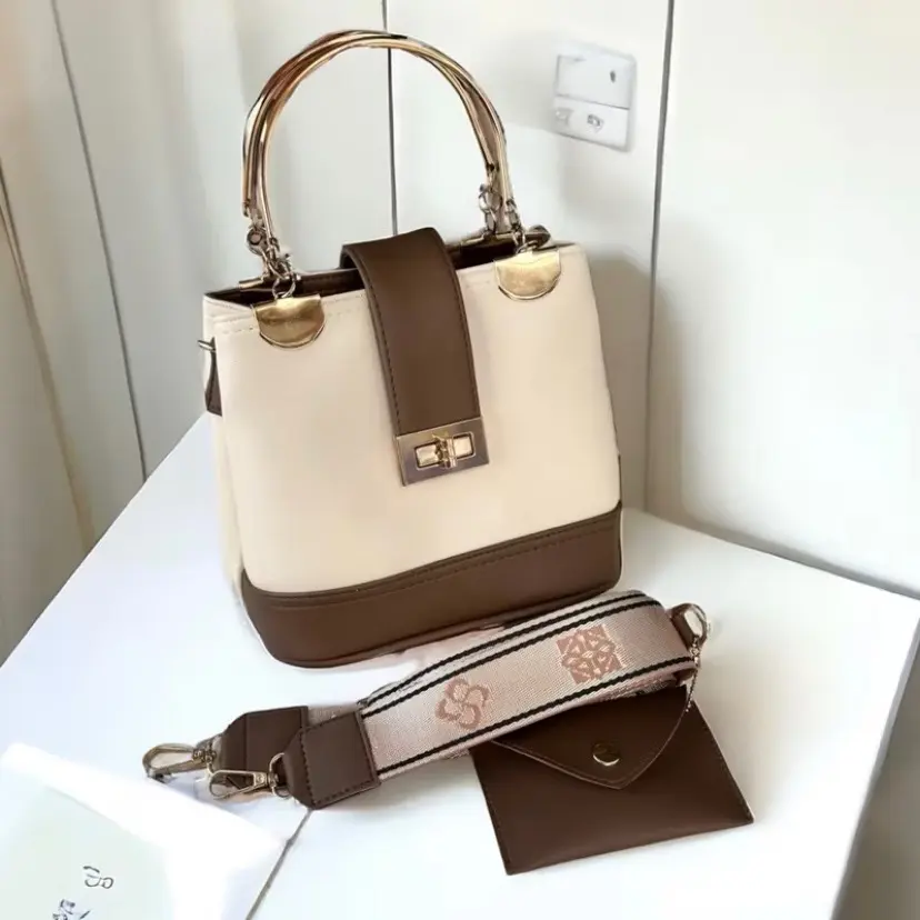Tas tangan/salempang wanita model dua ruang pakek tali pisban