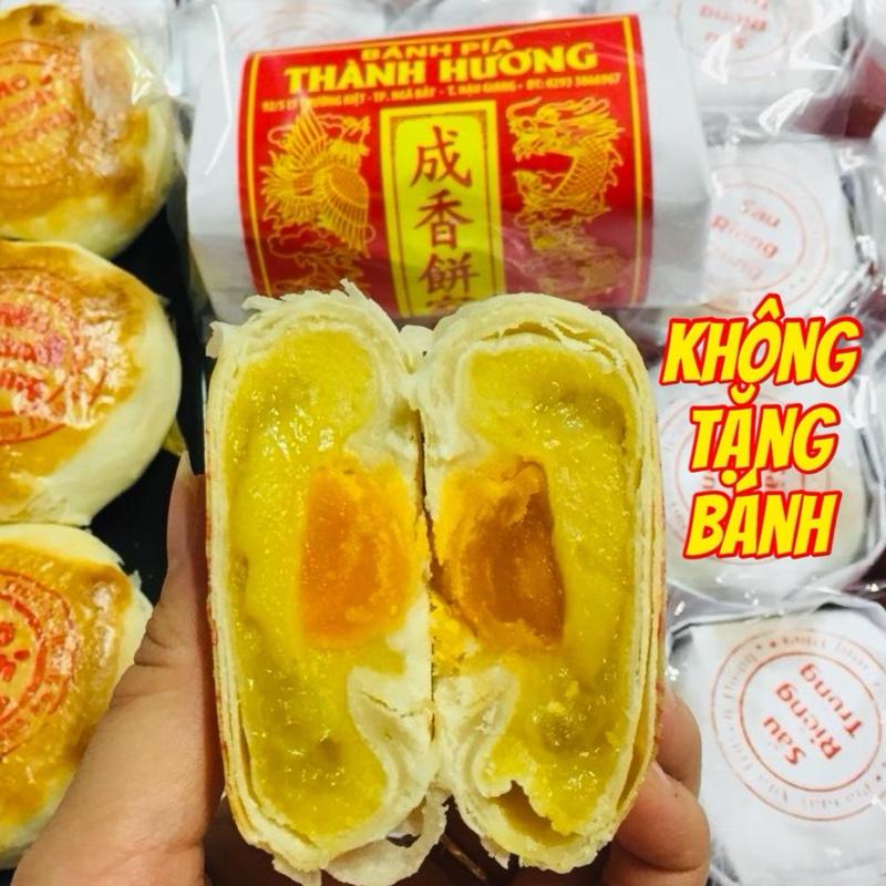 Cây pía Đậu sầu riêng trứng Thành Hương - 1 cây 380g gồm 4 cái- Pía gói giấy xưa truyền thống