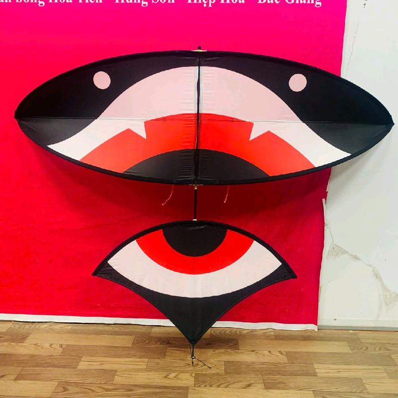 Diều 2m full cacbon. Diều thả các loại gió giông.Diều buộc lèo sẵn. có dây cong cánh. có tio đầu cánh