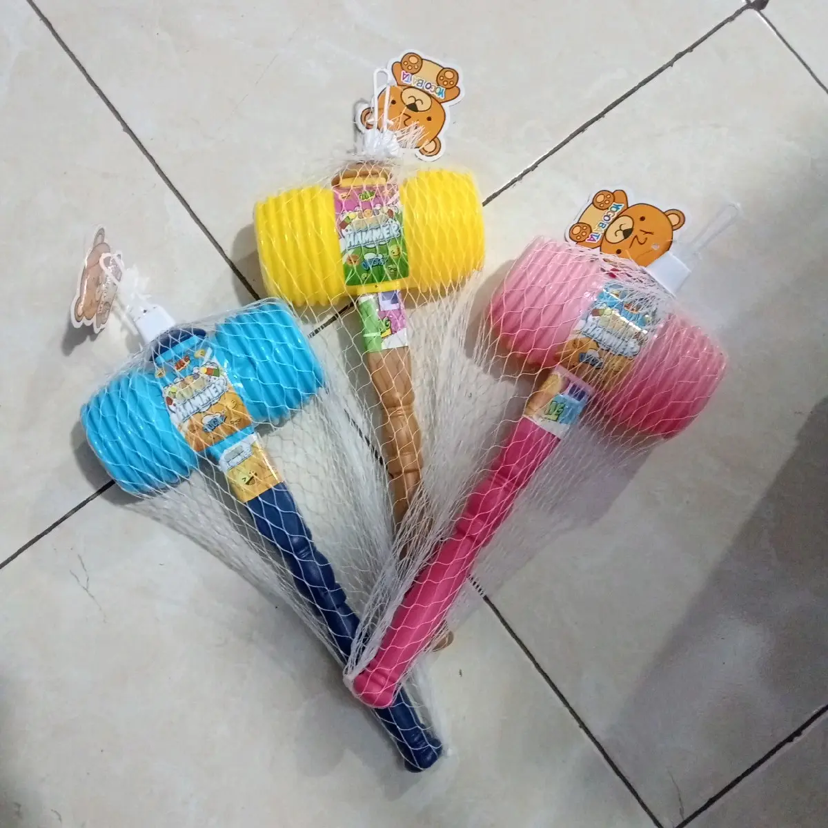getok palu bahan plastik bersuara dan bermotip