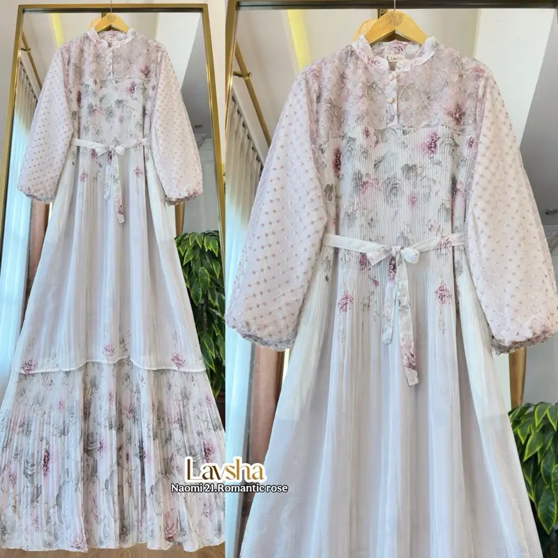 Naomi 21. Romantic rose