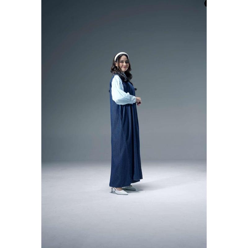 Nina Sleeveless Basic Dress 2