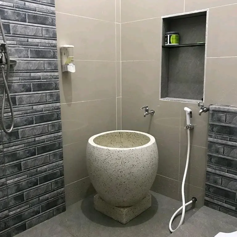 Gentong Bak Mandi Teraso Marmer Type Bola Ukuran 55 cm x 50 cm Cocok untuk Kamar Mandi Modern Bahan Marmar Tampilan Elegan dan Modern