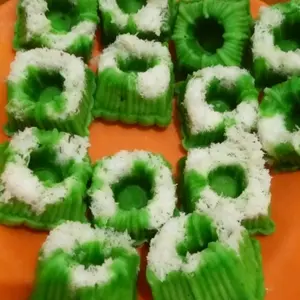 Kue Putu Ayu 12 pcs dengan Taburan Kelapa Parut Gurih Rasa Klasik Kenangan Manis Tradisional