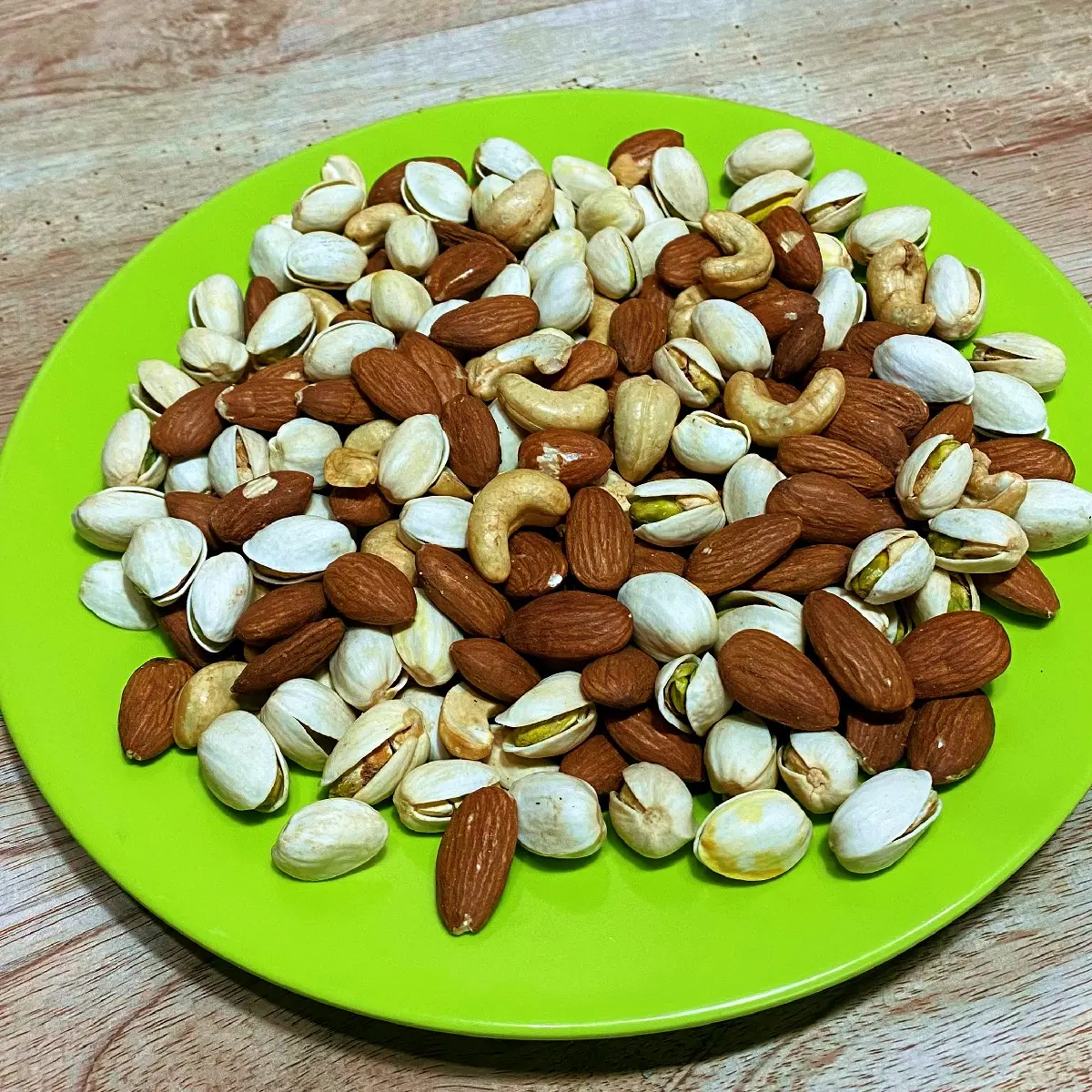 TRIAL MIX KACANG ALMOND,METE DAN PISTACHIO Food Cemilan