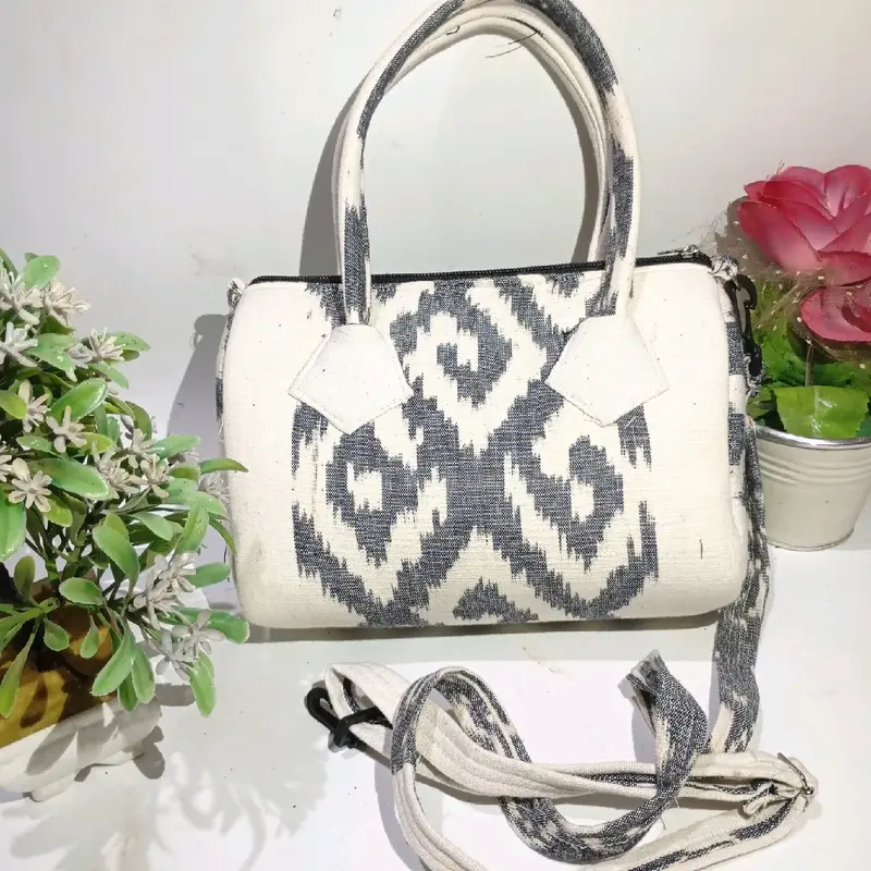 Tas Jinjing Tenun Etnik Lombok Toraja Wanita, Ukuran 23x15x10cm - Perempuan 3