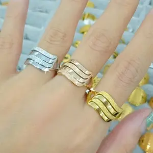 Cincin Wanita Titanium Motif Berbaris Empat Anti Karat Laris