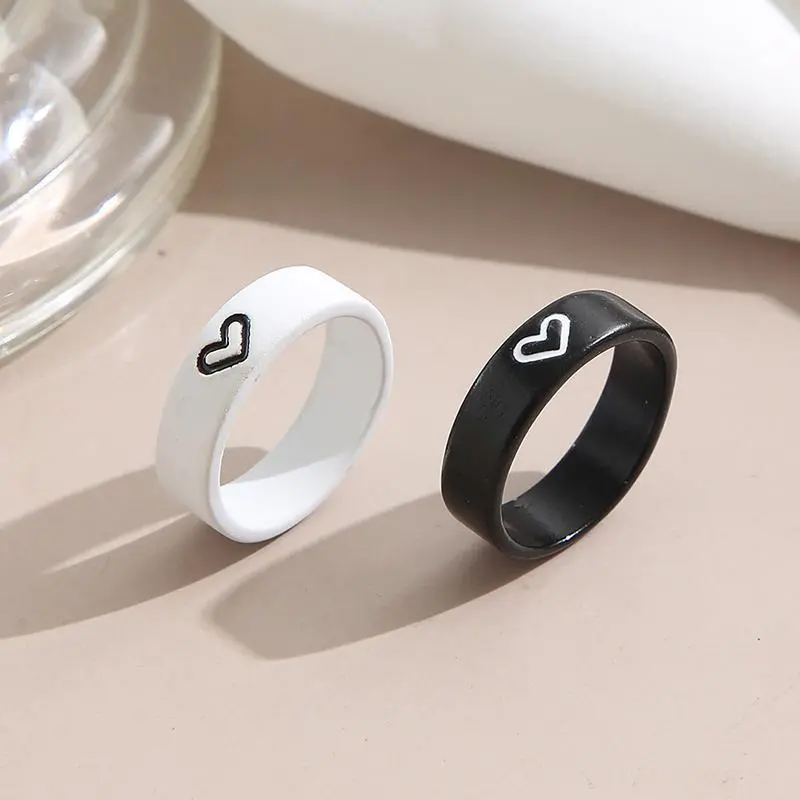 Cincin wanita perangai sederhana berwarna putih , set cincin pasangan cinta hitam dan putih warna kontras comel 2---1 pasang Rings