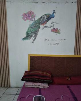 Product Review of Wall Stiker Dinding Aesthetic – Bahan plastik vinyl transparan, ukuran 90cm x 60cm (P x T) per pcs, motif burung merak di atas dahan pohon. Terbuat dari kertas sticker, ideal untuk dekorasi dinding yang elegan dan menarik from a**a 0