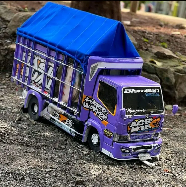 miniatur truk oleng kekinian