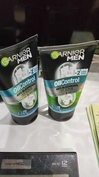 Product Review of (PAKET HEMAT ISI 2) Garnier Men Oil Control Anti Blackheads Brightening Icy Scrub Facial Cleanser Skin Care - 100ml from 🇮**E 0
