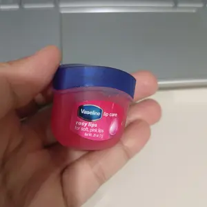 [FREE DOVE BAR 1 pcs] Vaseline Lip Care ROSY LIPS 7gr - Pelembab Bibir - Lip Balm