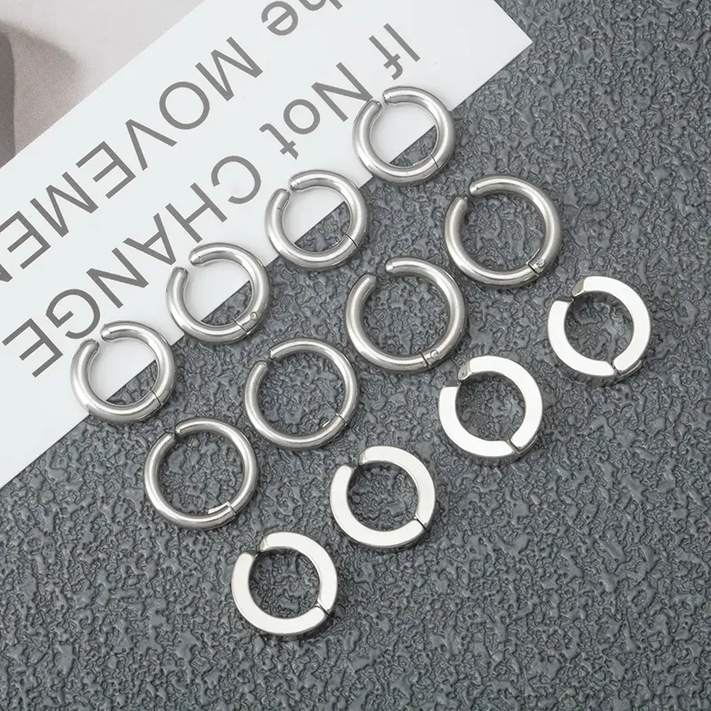 Stainless steel fashion commuter new simple personality niche plain circle titanium steel men's and women's ear loops ear clips